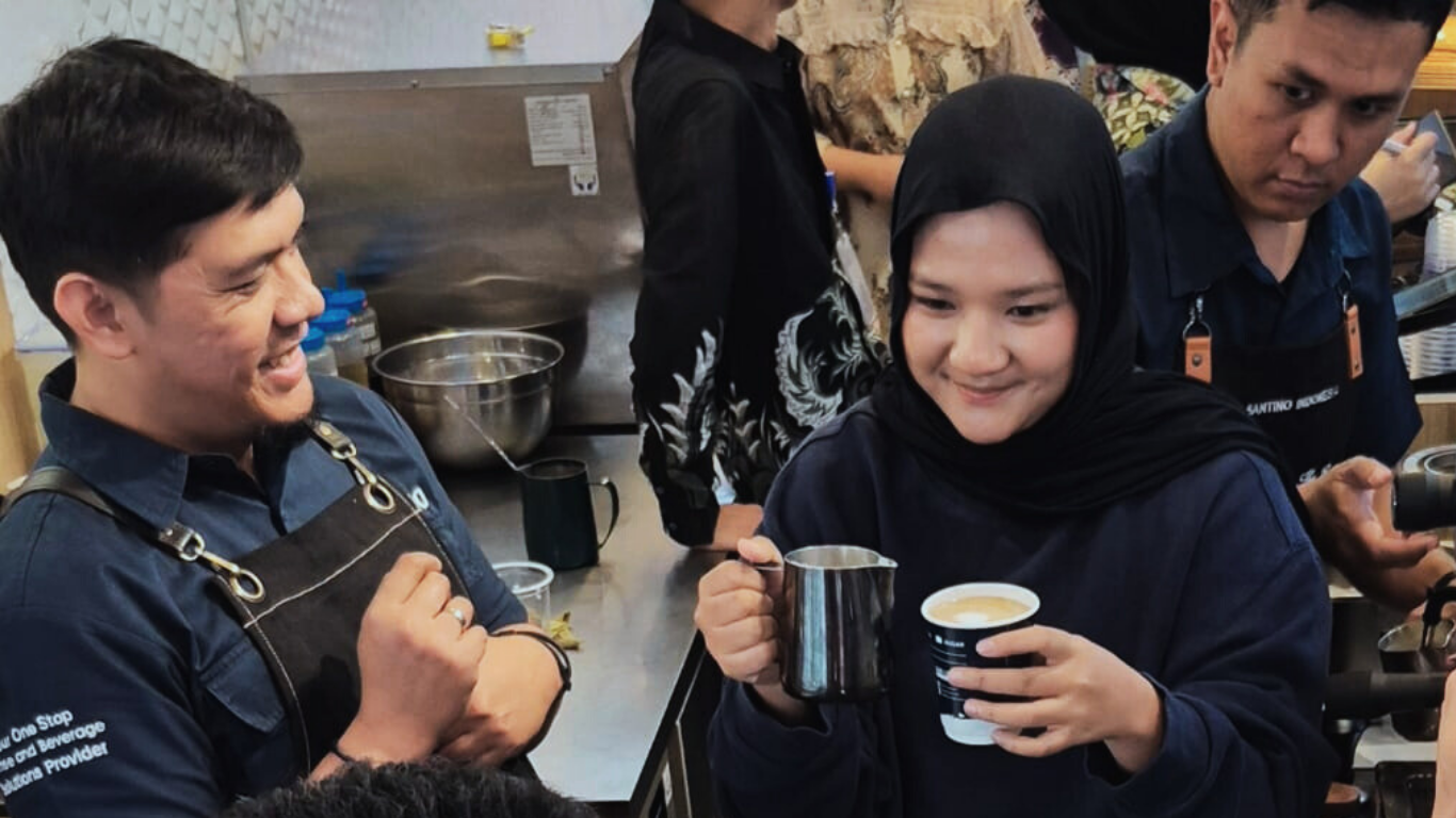 Lawson Gelar Latte Art Challenge di Hari Kopi Internasional 2025